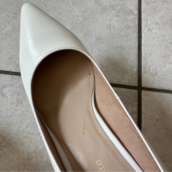[SOLD] BNWOT VENILLA SUITE white pumps with gold heels (women’s us 7.5) - Picture 6 of 9